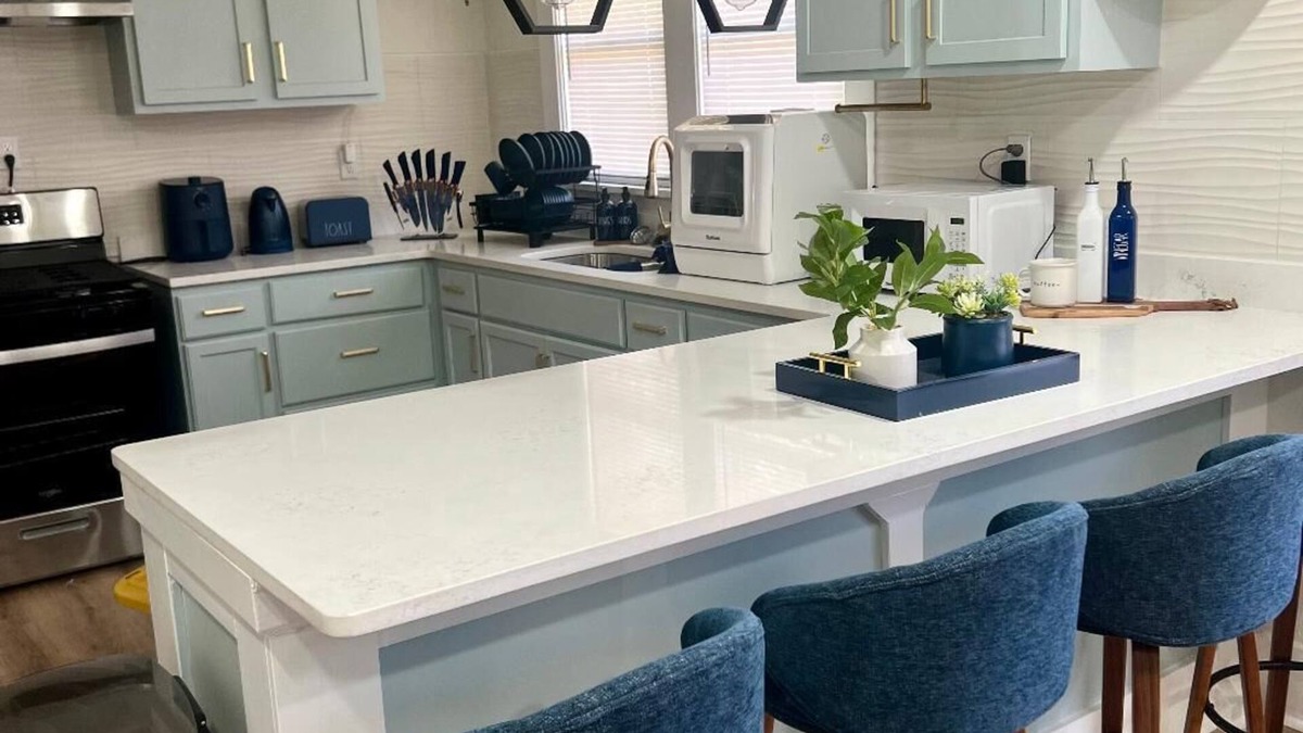 Vollintine-Evergreen House | Bluebell Bliss - Midtown Retreat- 4mi to Downtown