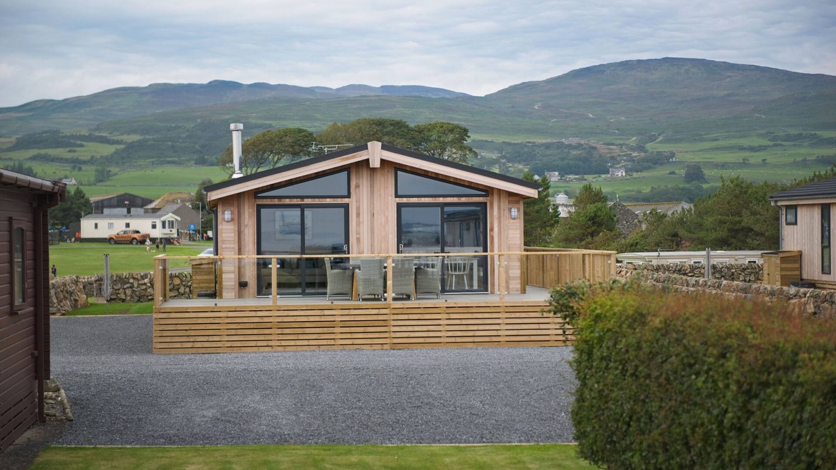 Castle Douglas Cottage | Bluebell Lodge - a lodge that sleeps 6 guests in 3 bedrooms