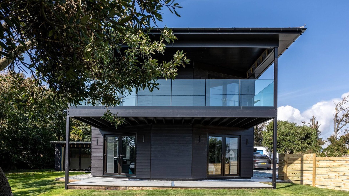 Llanfaelog House | Bluebells: Eco-Friendly 4-Bed Home with Sea Views in Llanfaelog | Managed by Anglesey Holiday Lettin