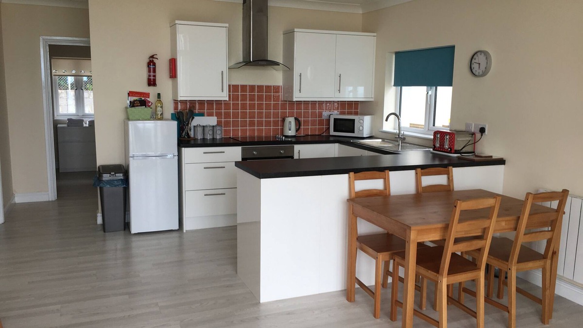 Pendine Apartment | Bluebird 2-Bed Apt, Sleeps 4 in Carmarthenshire