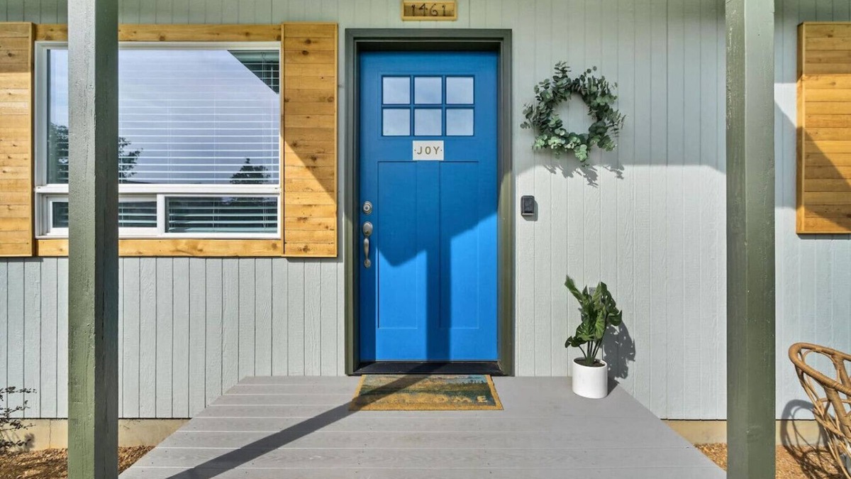 Mountain View District House | Bluebird Day - 2 King Beds, Dog Friendly, Walkable!