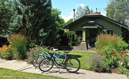 River Terrace House | Bluebird Day - Kingfisher Bungalow