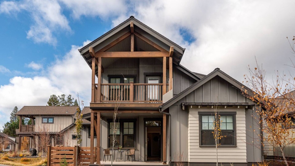 Sagewood House | Bluebird Day - Wild River Getaway