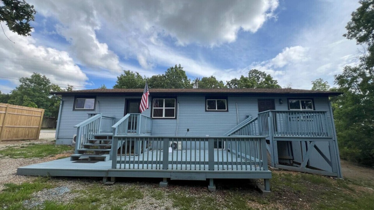 St. Robert Apartment | Bluebird Liberty Cottage