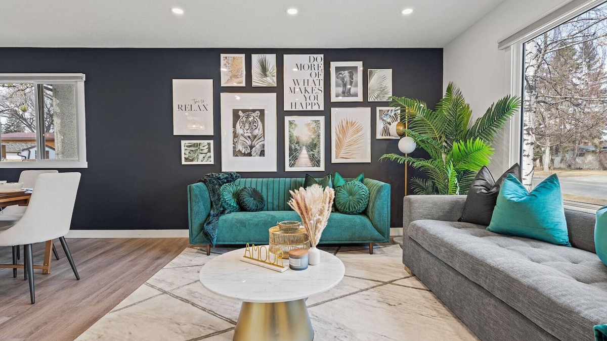 Southeast Calgary House | Bluebird's | Upscale | DT 10 Min Free Parking