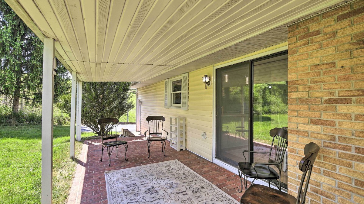 Bluefield House | Bluefield Retreat w/Pool Table: Near Parks!