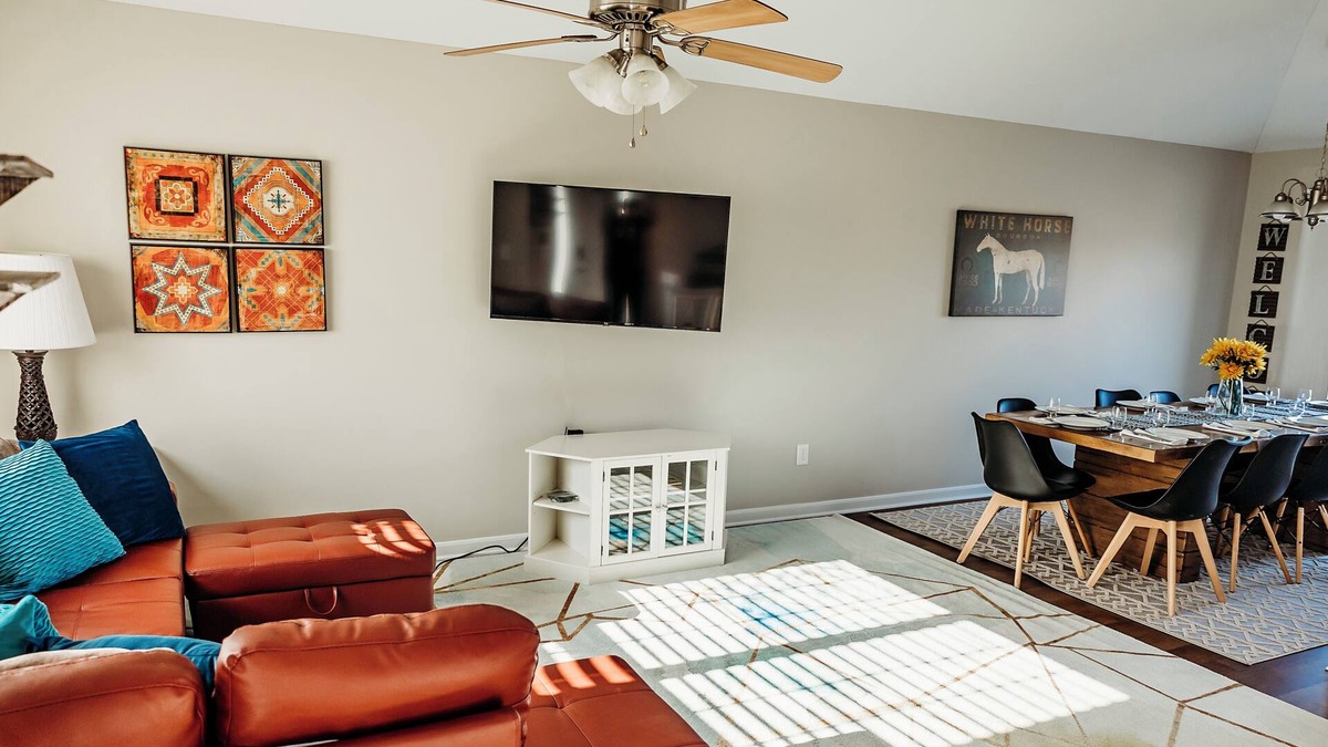 Burlington House | Bluegrass Beauty-5 bedroom 3 bath home: Creation Museum, ARK and CVG Airport