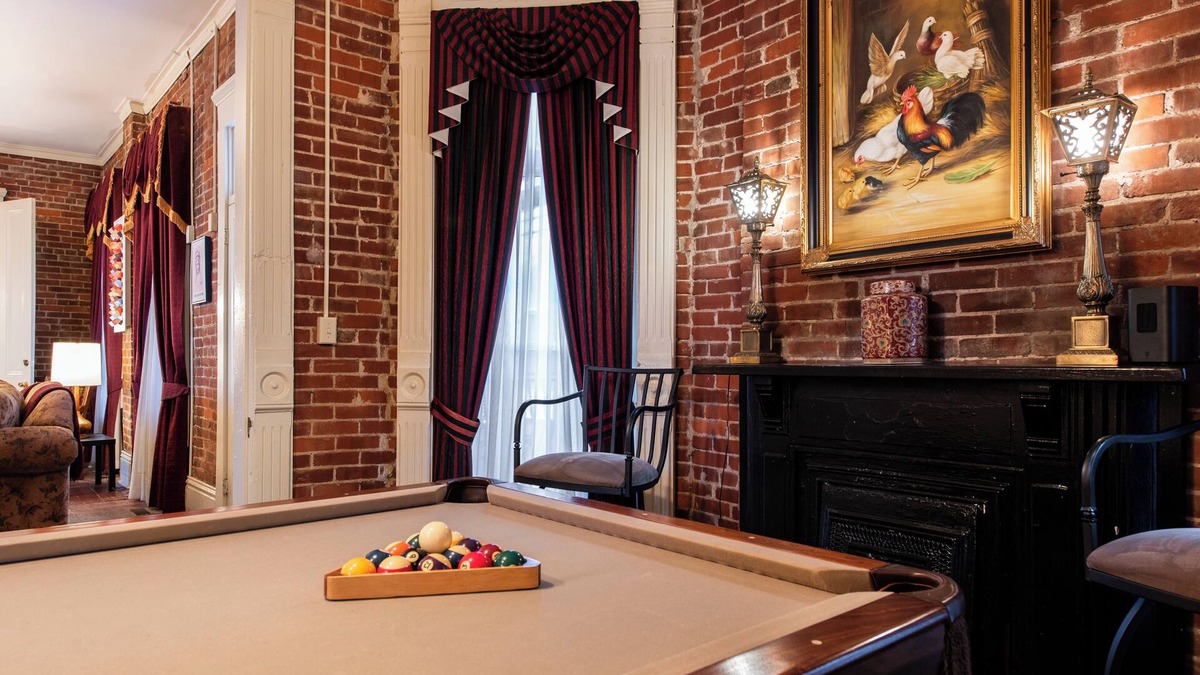 Old Louisville House | Bluegrass Bourbon Inn, historic home, downtown, close to all! Luxury linens
