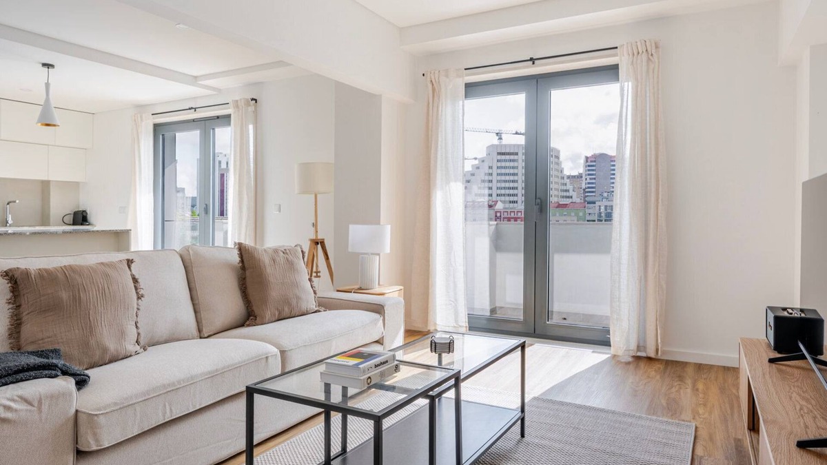 Casal da Ladeira Apartment | Blueground | Alvalade, balcony, nr Campo Pequeno