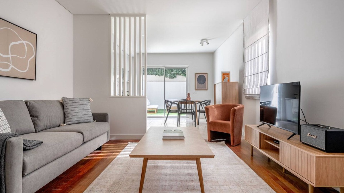 Santa Isabel Apartment | Blueground | Amoreiras, furniture & appliances