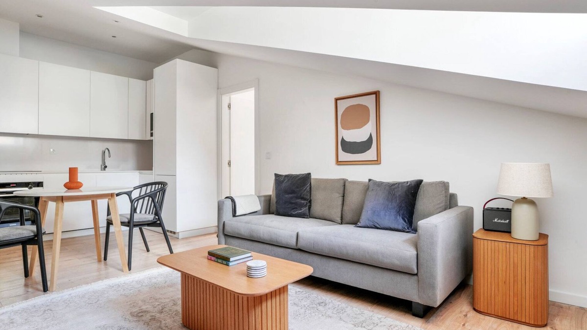 Benfica Apartment | Blueground | Benfica, move-in-ready w/furniture