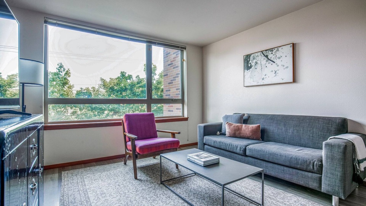 Brighton Apartment | Blueground | Brighton, balcony, nr Othello Park