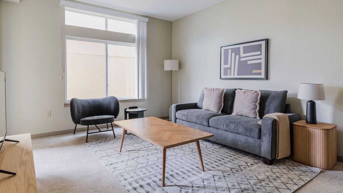 Dublin Apartment | Blueground | Dublin, pool & AC, nr museums