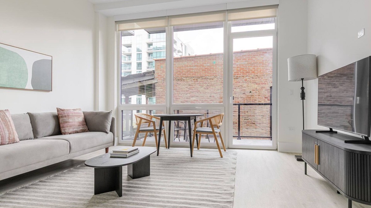 Greektown Apartment | Blueground | Greektown, bbq, gym, nr Willis Tower