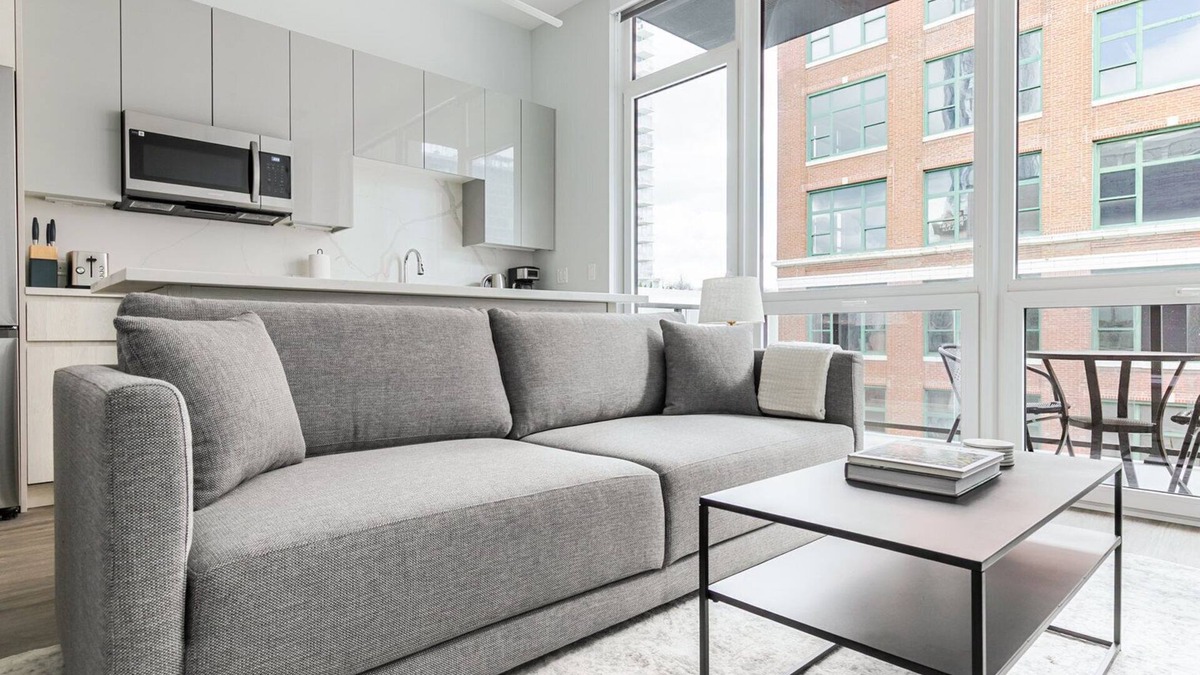 Greektown Apartment | Blueground | Greektown, bbq, gym, nr Willis Tower