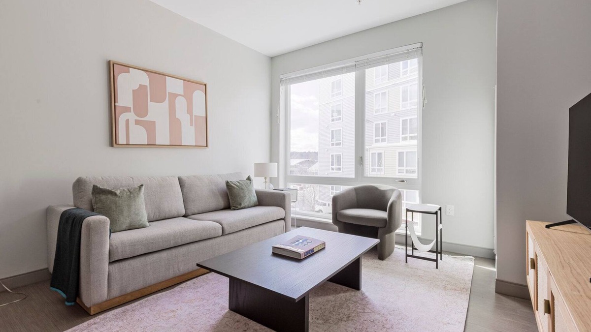 Forest Hills - Woodbourne Apartment | Blueground | Jamaica Plain, AC, gym, nr pond