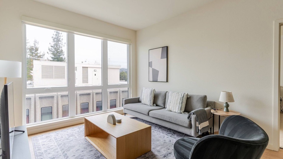 Piedmont Avenue Apartment | Blueground | Oakland, AC, w/d, nr Mosswood Park