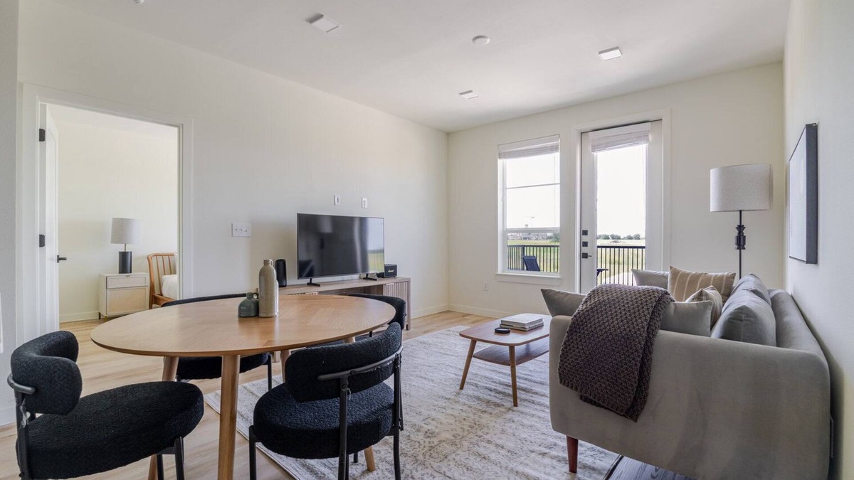 Round Rock Apartment | Blueground | Round Rock, pool, nr Old Settlers Park