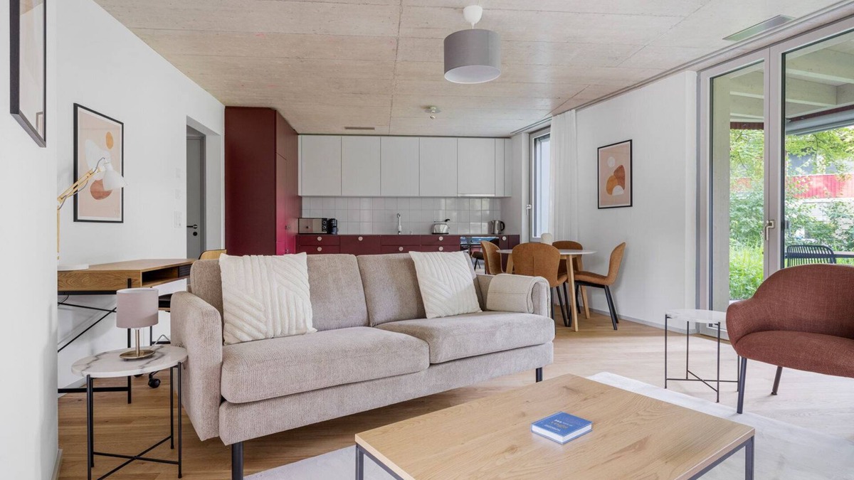Center Apartment | Blueground | Saatlen, balcony, nr Zürich Zoo