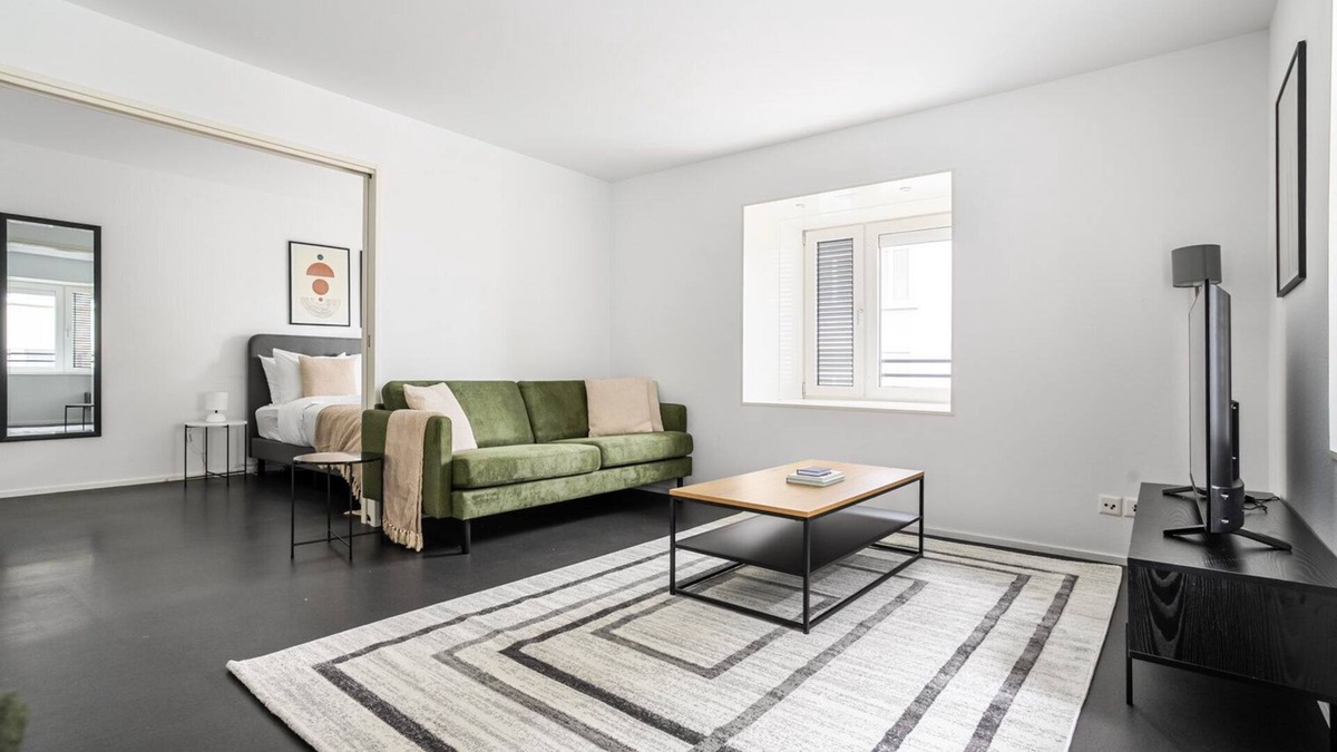 District 8 Apartment | Blueground | Seefeld, w/d, elevator, nr lake
