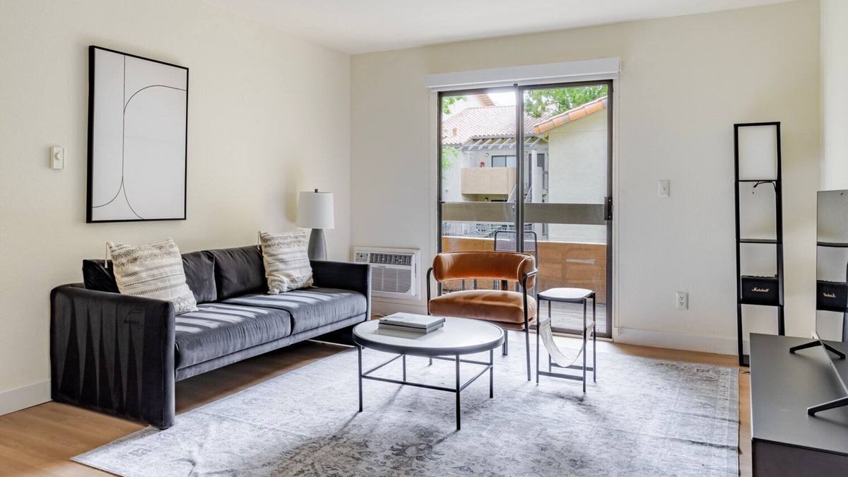 Shoreline West Apartment | Blueground | Shoreline West, pool, nr Shoreline Park