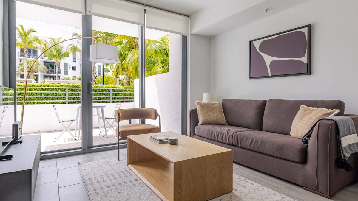 Northeast Miami Apartment | Blueground | Upper East Side, pool, nr Baywood Park