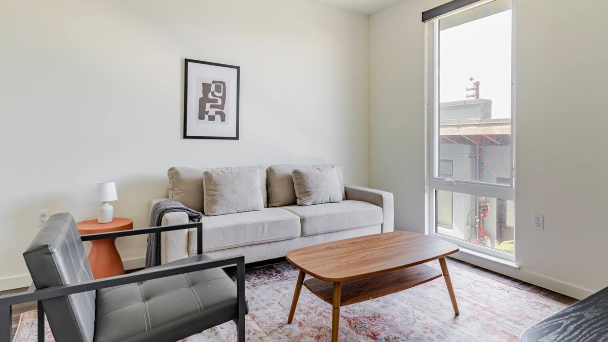 Alameda Apartment | Blueground | West Alameda, fitness center, nr Park