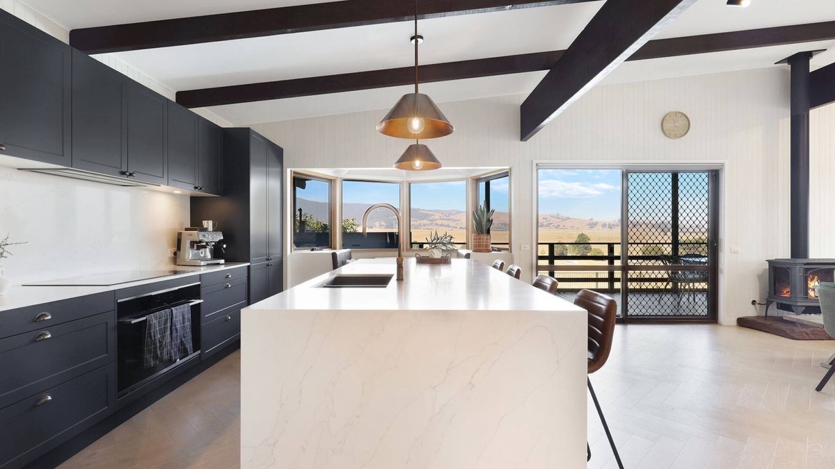 Merrijig Apartment | Bluegum Delatite - Sleeps 10 - Merrijig - Tennis - Pool -