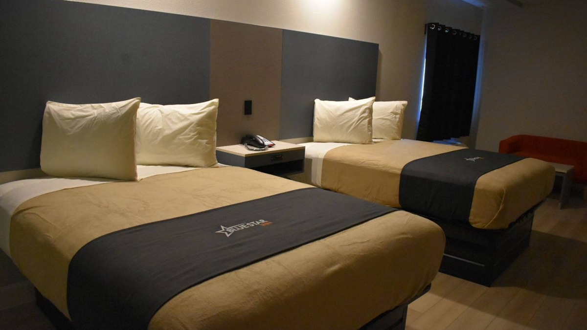 North Shore Hotel | Bluestar Inn