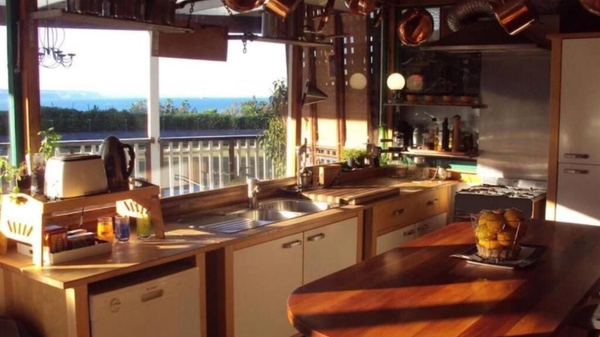 Bluff Hill Bed & Breakfast | Bluff Hill Lighthouse B&B