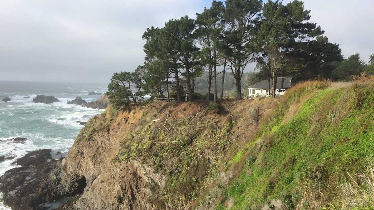 Mendocino House | Bluff House - a wonderful oceanfront home a short distance from town.