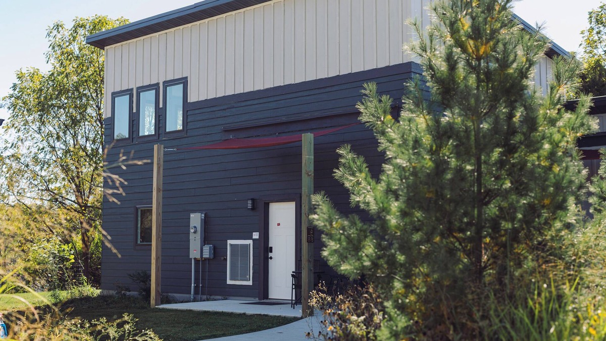 Decorah Villa | Bluffside Gardens Maple Series 8B - Pet Friendly
