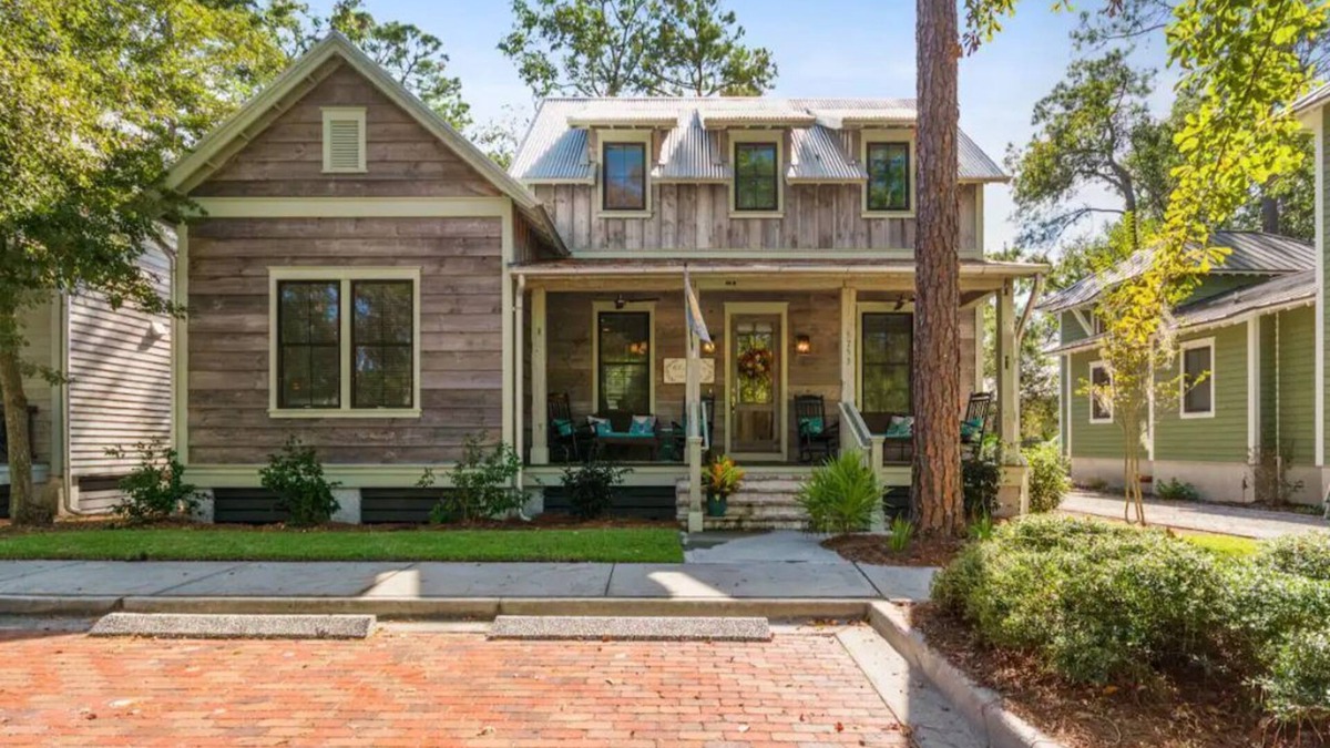 Old Town Bluffton House | Bluffton Farm Cottage: Enjoy Southern HospitalitynDates available this Summer