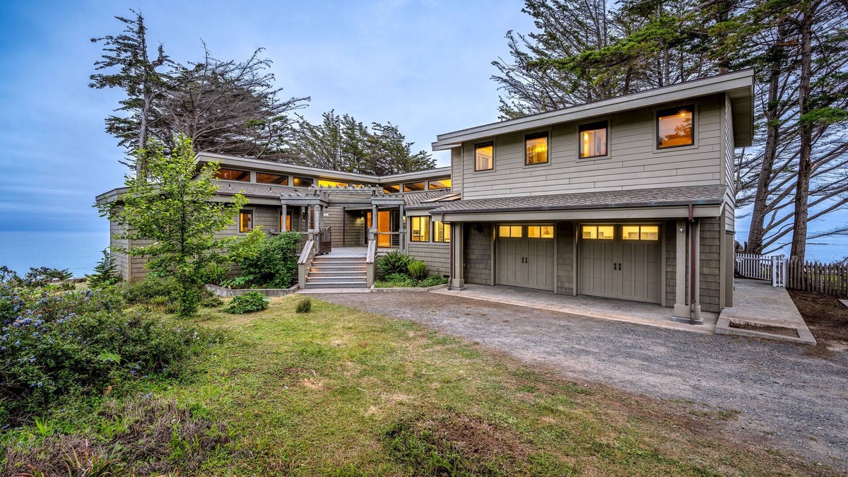 Gualala House | Blufftop home with hot tub & forever oceanfront views & private cottage