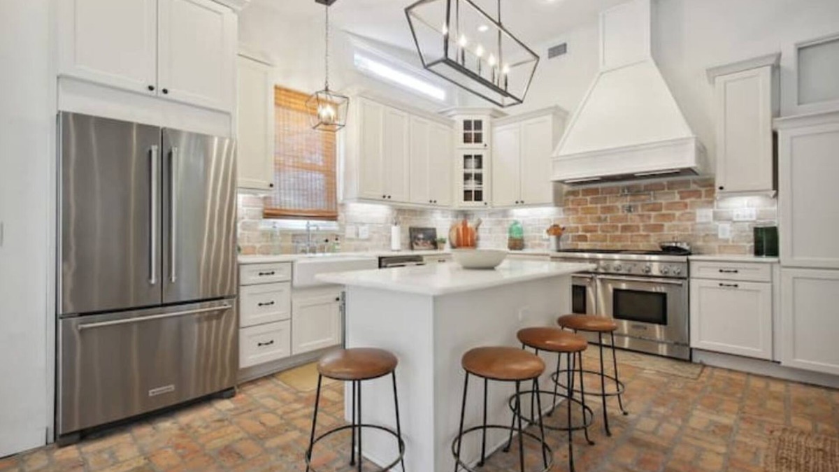 Mandeville Cottage | Blume Cottage-Historic 2BR Getaway, Walk to Lake Pontchartrain & Cafe's