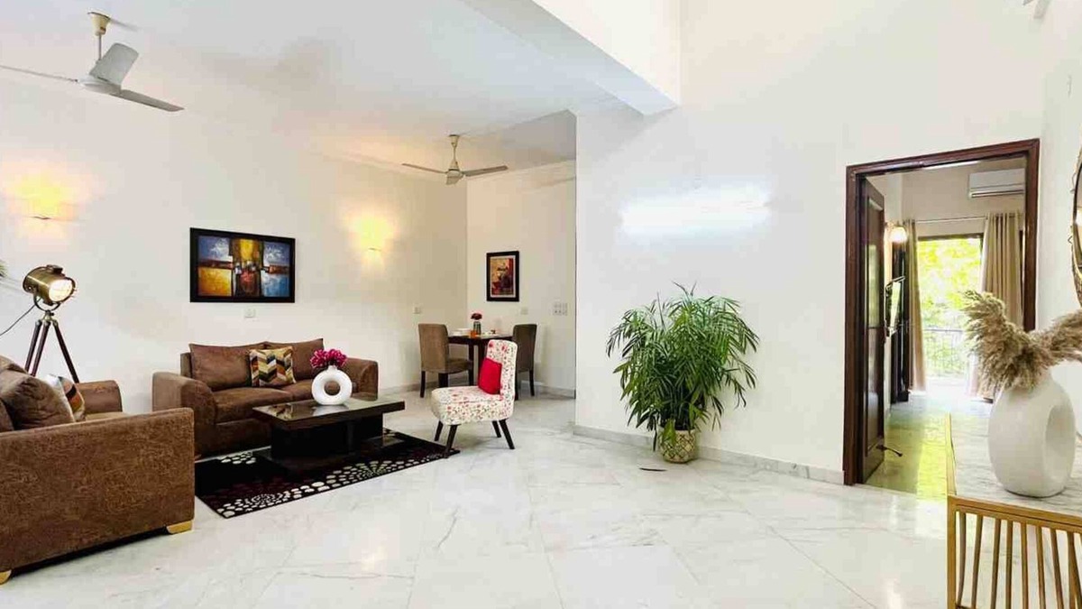 New Delhi Apartment | BluO 2BHK Panchsheel Enclave -Balcony, Parking