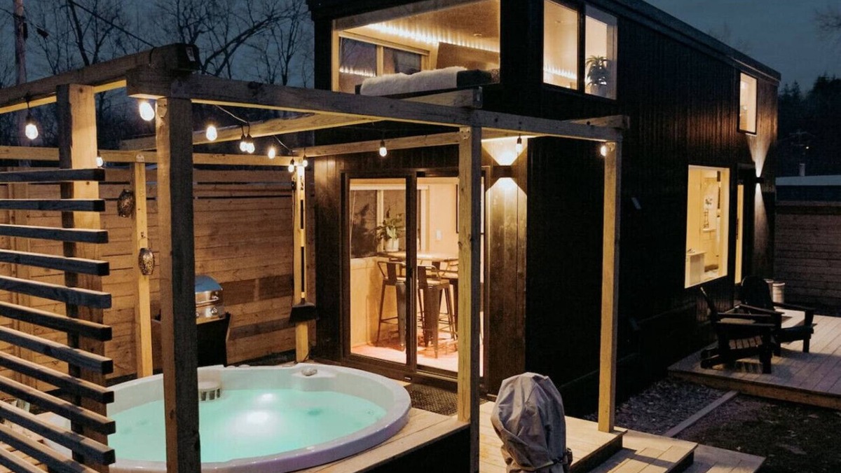 Chatham House | BLUSH: Boutique TINY home*private spa*walk to town