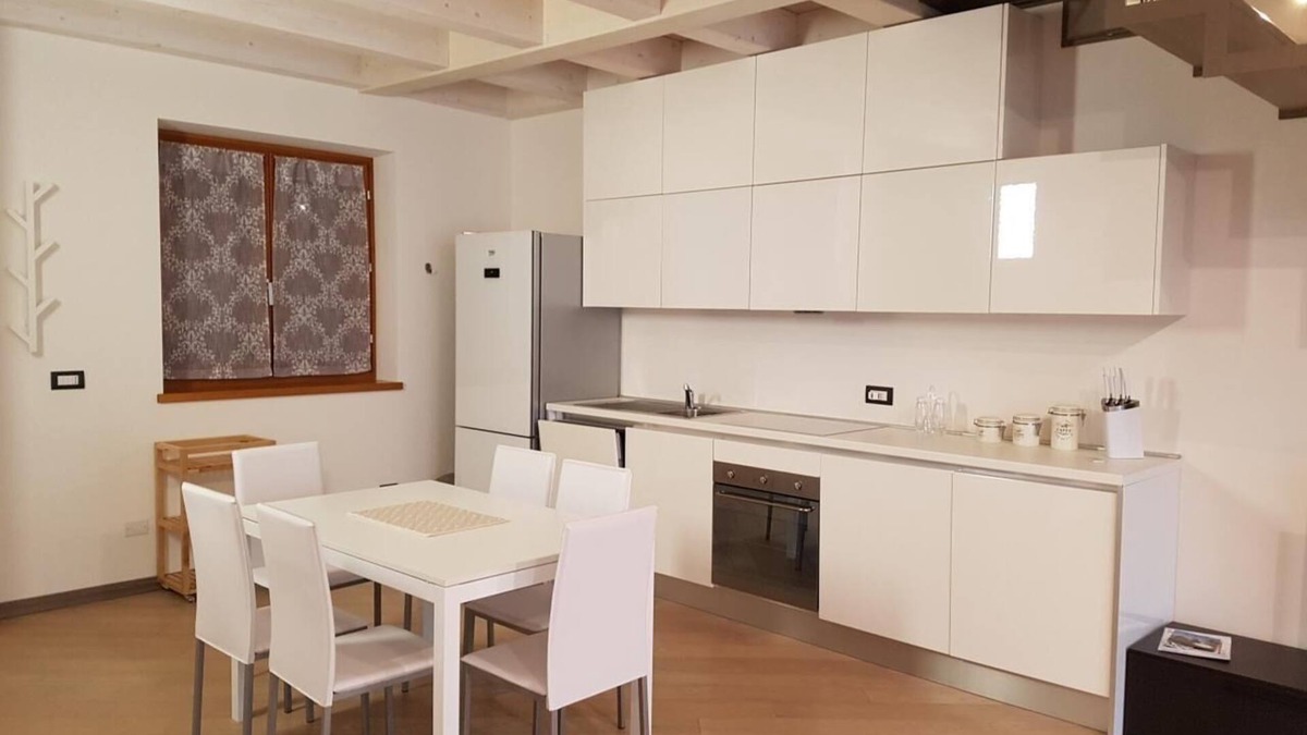 Magugnago Apartment | Bmp Apartment DELUXE 1 with Jacuzzi and lake view