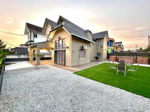 Bandar Country Homes Villa | BNB Country Homestay, Rawang - 20 pax, pool, event