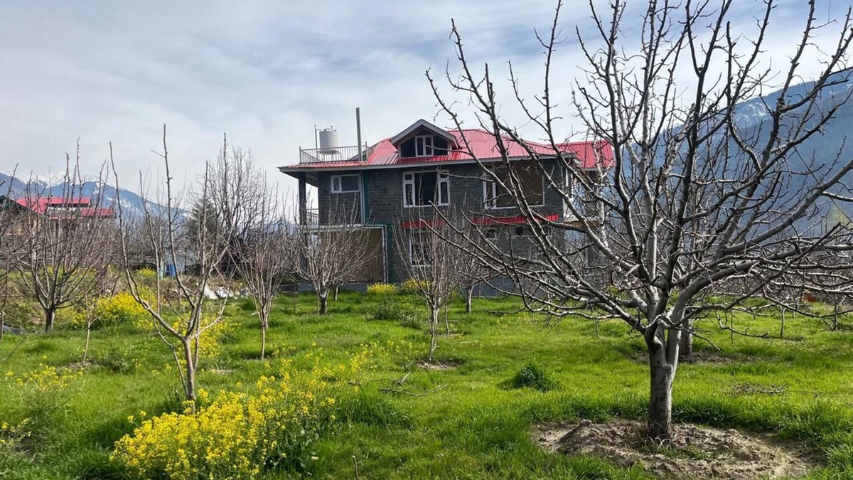 Mohal Villa | BnBBuddy Himalayan 3BR Farmstay wid Lawn, Bonfire