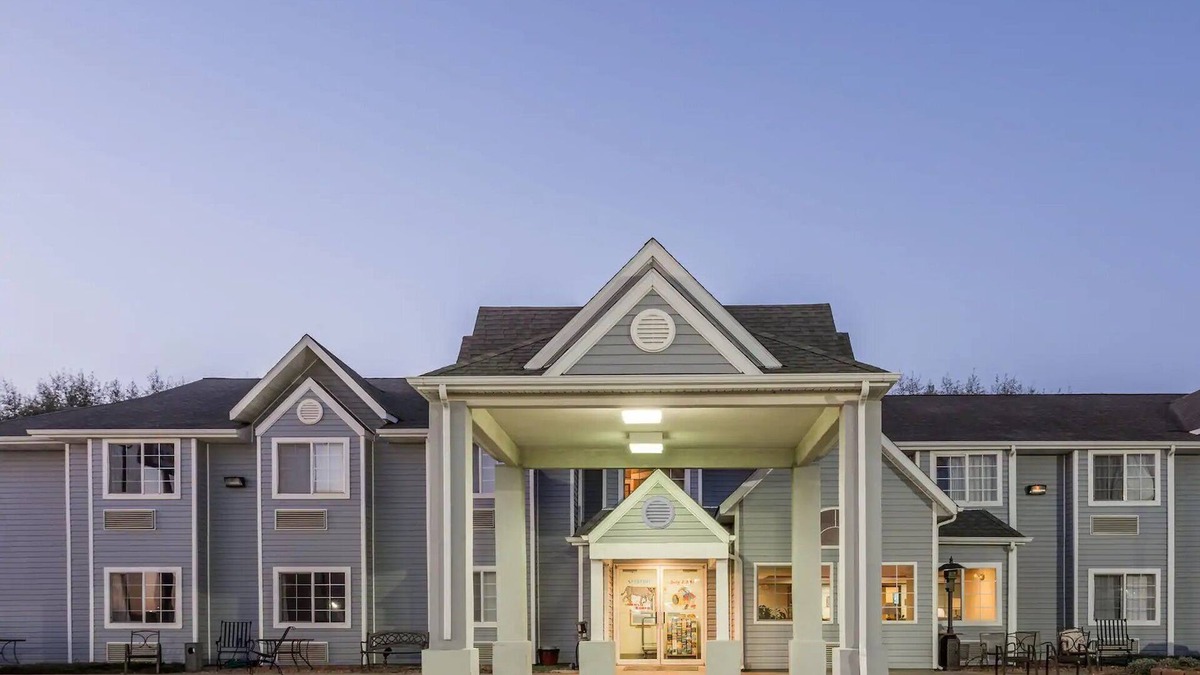 Brush Hotel | Boarders Inn & Suites by Cobblestone Hotels - Brush
