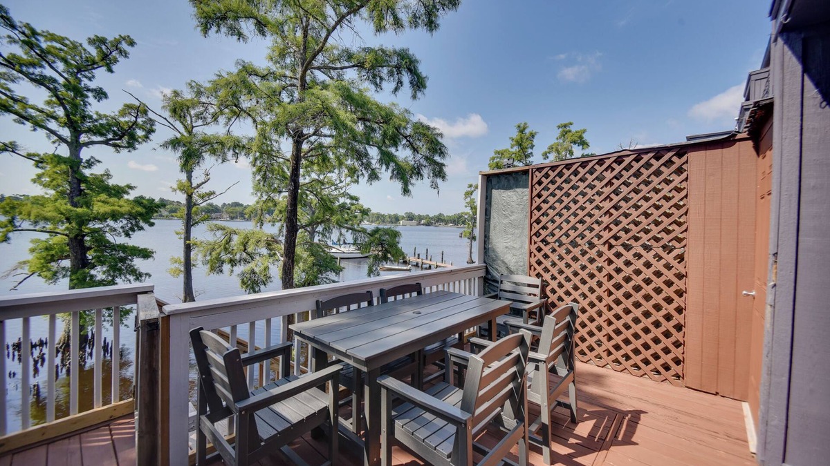 Elizabeth City Condo | Boat & Fish: Waterfront Gem on Pasquotank River!