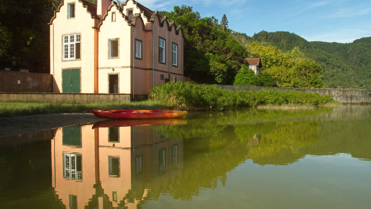 Povoacao House | Boat house sleeps 4 in Furnas lagoon shore with canoes and bicycles
