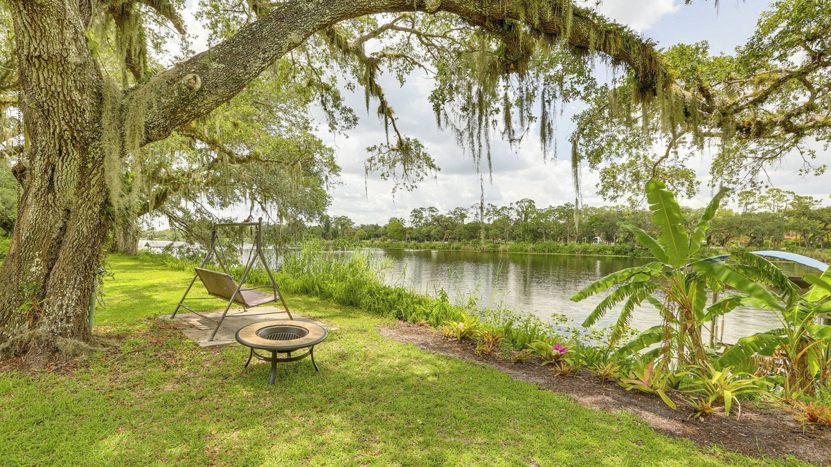 LaBelle House | Boat Lift & Private Dock: Riverfront LaBelle Gem