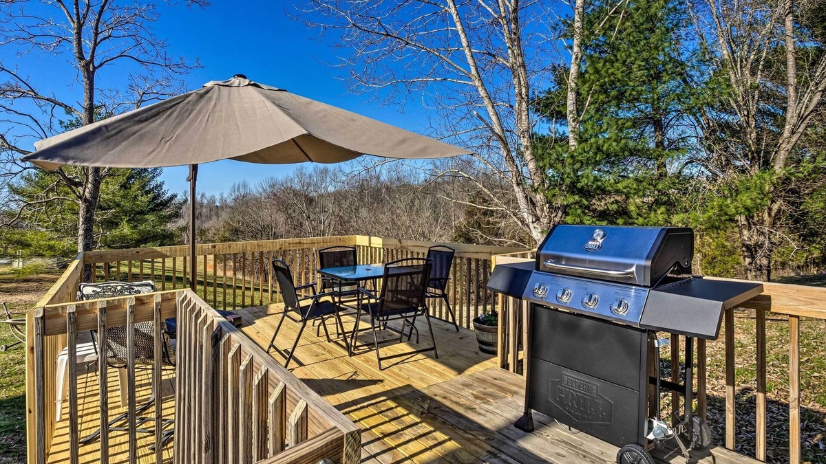 Burkesville House | Boating Mecca: Near Dale Hollow Lake & Golf!
