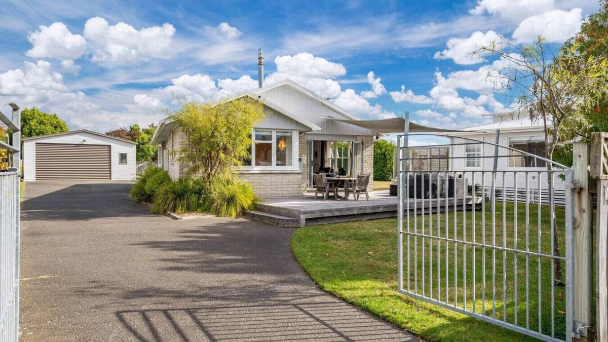 Rainbow Point House | Boats and Brews with Wi-Fi