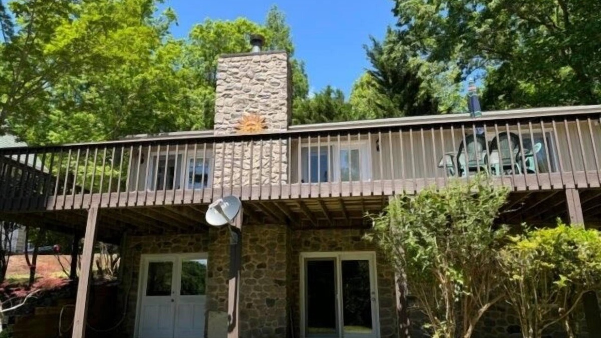 High Point House | Boats N Oats: Great family getaway, wifi, gentle lot, kayak