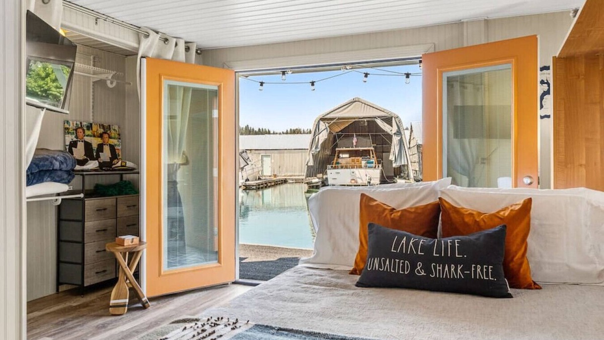 Bayview Apartment | Boats ‘N Rows Float Home