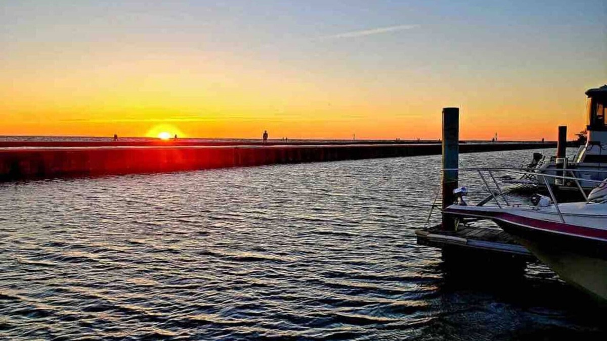 St. Catharines Boat Rental | Bob's Yer Uncle in Port Dalhousie