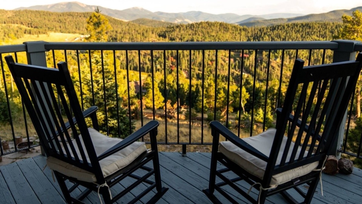 Red River House | Bobcat Peak - New Property - Luxury Mountain Home - Hot Tub - Secluded - WiFi -